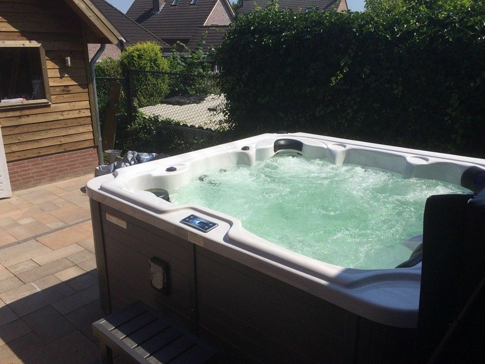 Goedkoopste buitenspa - jacuzzi_calgary_8